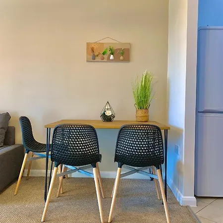 Insta-style Penthouse With Balcony Or 2b With Balcony Centre