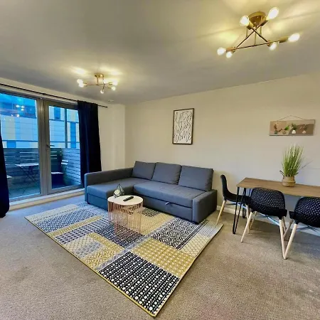 Insta-style Penthouse With Balcony Or 2b With Balcony Centre Apartment Birmingham